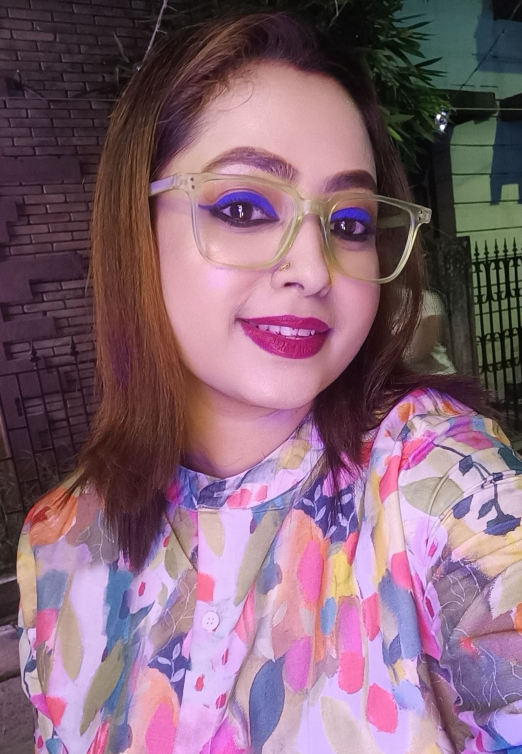 বোনের পর্দা ছিঁড়ল বড় ভাই